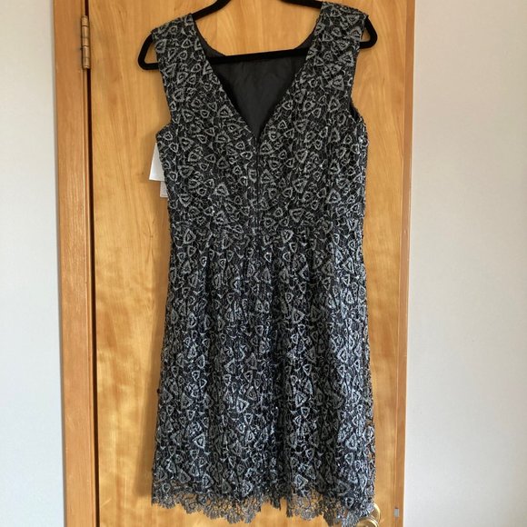 Black and silver lace sequined short formal dress, with back zipper - Picture 6 of 7